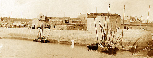 L'ancien bassin et le campanile