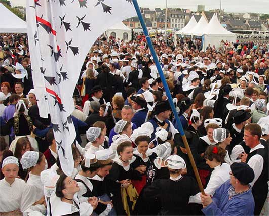 Après le Triomphe des Sonneurs, la danse des mille
