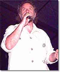Gilles Servat va littralement faire vibrer les remparts de la Ville-Close le samedi 19 aot 2000