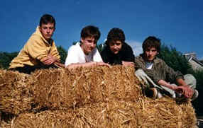 Quatre musiciens entre 16 et 17 ans