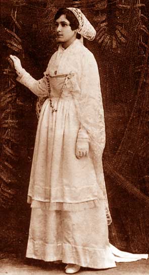 Reine 1920 - Antoinnette