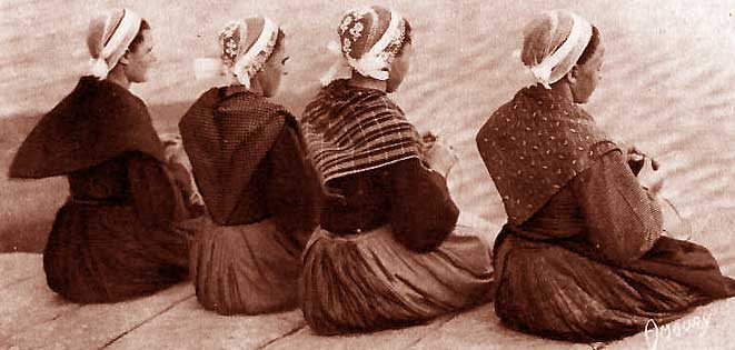 Jeunes sardinires au tricot